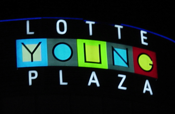 퇴근길. 백화점 사진 몇장.